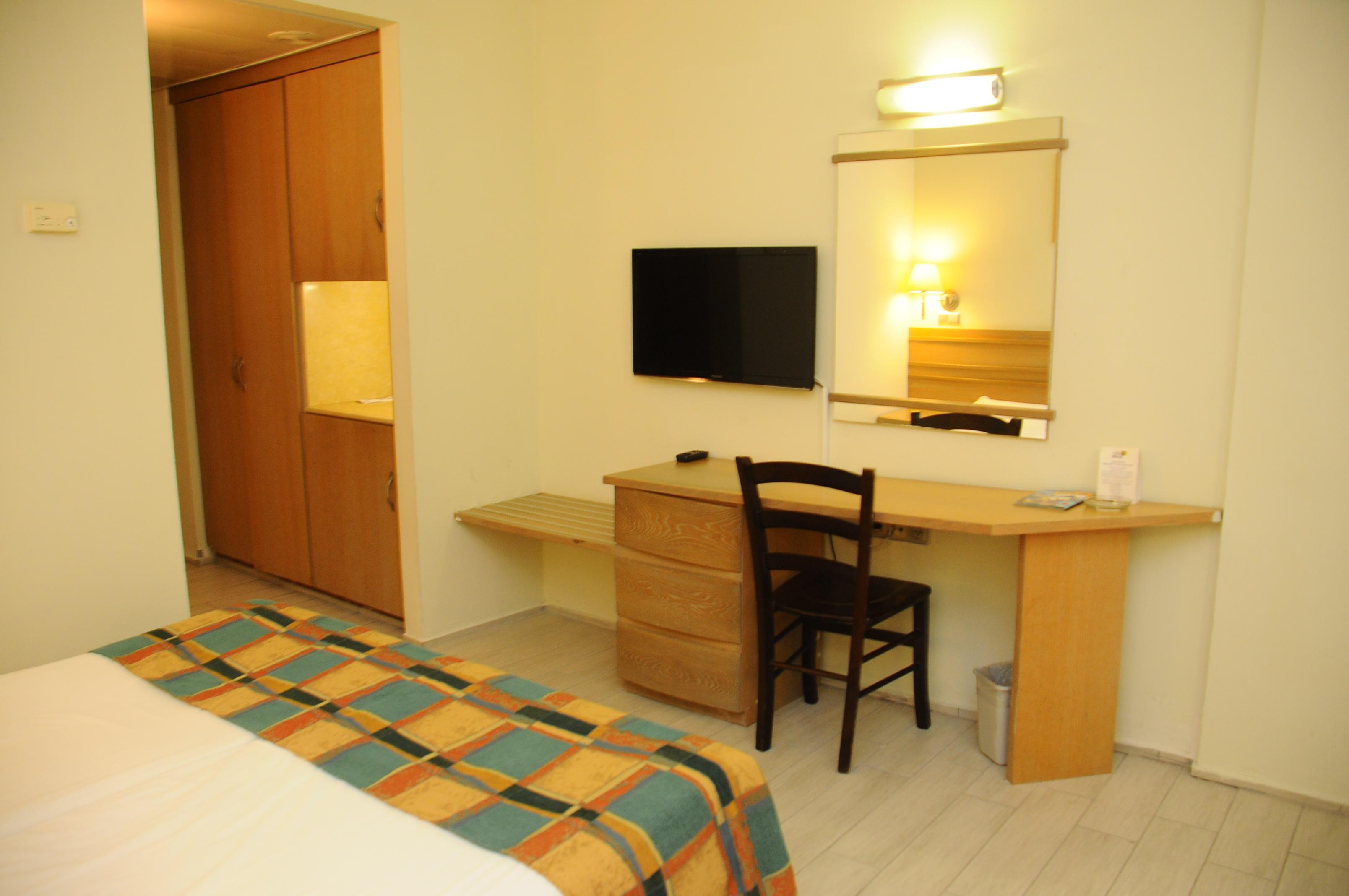 Adi Hotel Ейлат Екстериор снимка