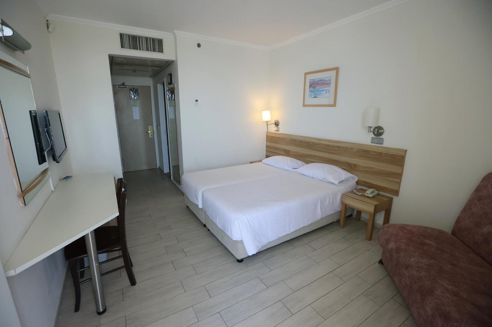 Adi Hotel Ейлат Екстериор снимка