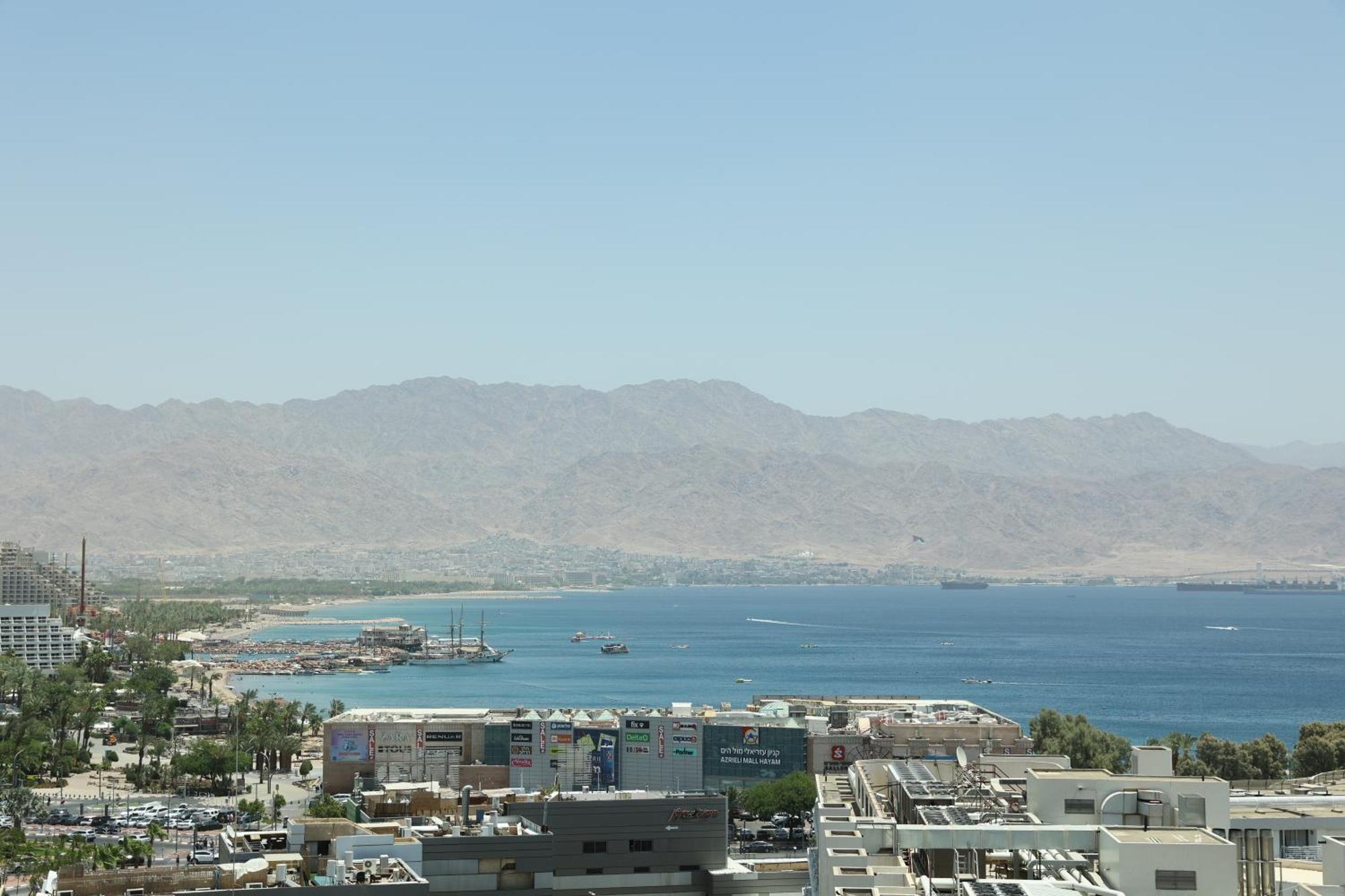 Adi Hotel Ейлат Екстериор снимка