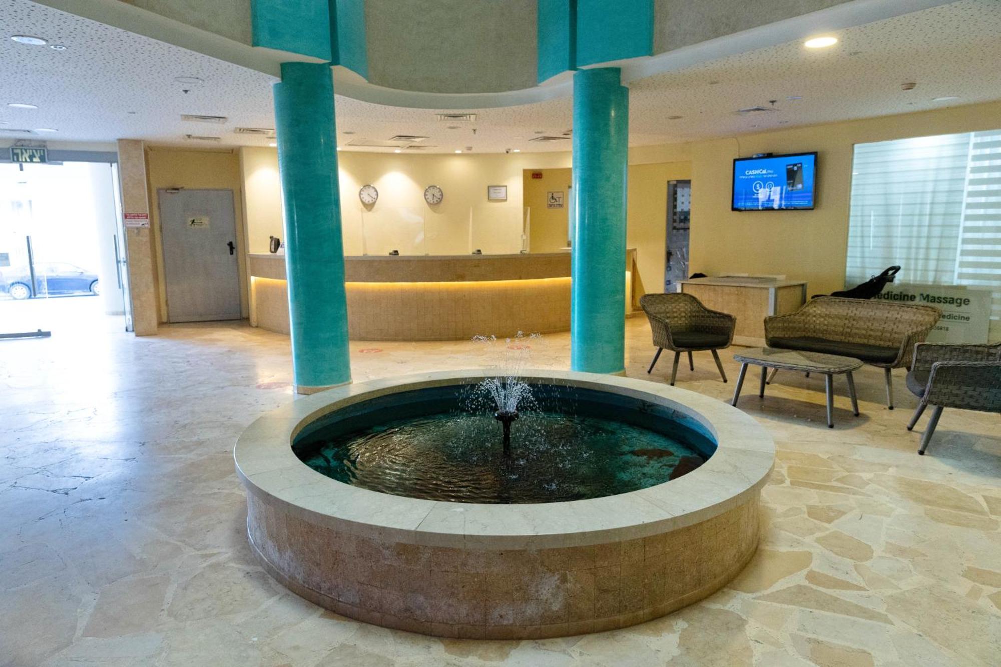 Adi Hotel Ейлат Екстериор снимка