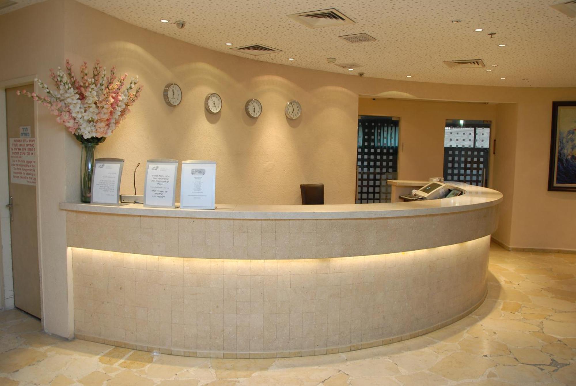Adi Hotel Ейлат Екстериор снимка